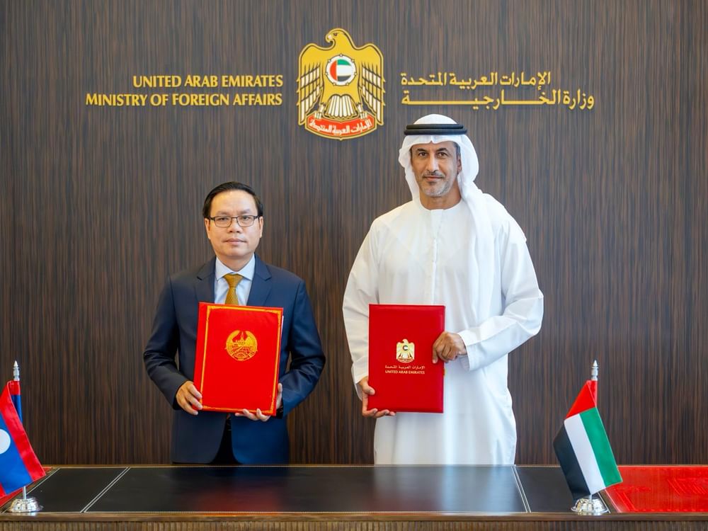 الهاجري يستقبل نائب وزير خارجية لاوس ويوقعان مذكرة تفاهم بين البلدين