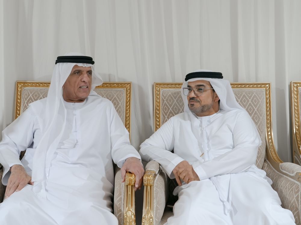 سعود بن صقر يعزي في وفاة عائشة محمد الحبسي