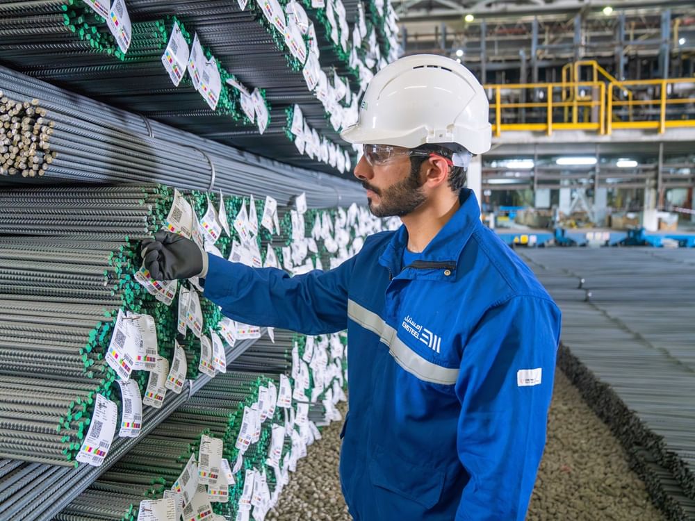 "إمستيل" تسلّم أول شحنة من حديد التسليح المصنّع بالهيدروجين الأخضر إلى “الدار”