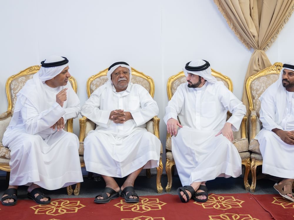 أحمد بن محمد يُقدّم واجب العزاء في شهيد الوطن والواجب عيسى غلوم البلوشي