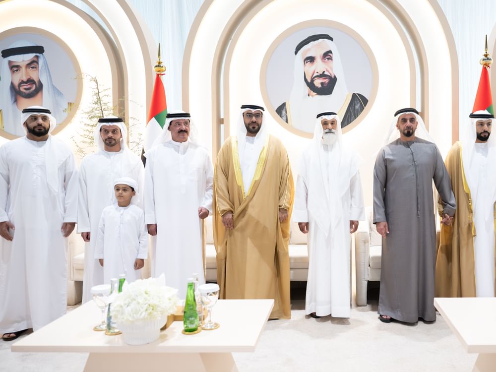 سيف بن زايد يحضر أفراح الظاهري والأحبابي 