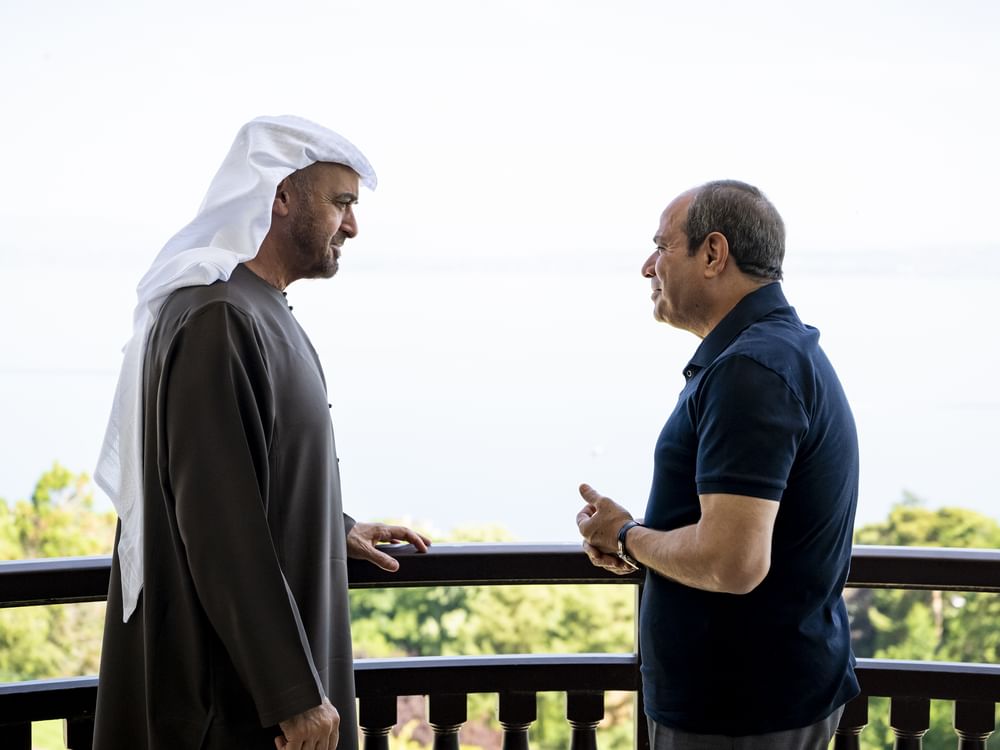 Presidente dos Emirados Árabes Unidos se reúne com líder do Egito à margem da cúpula do G7