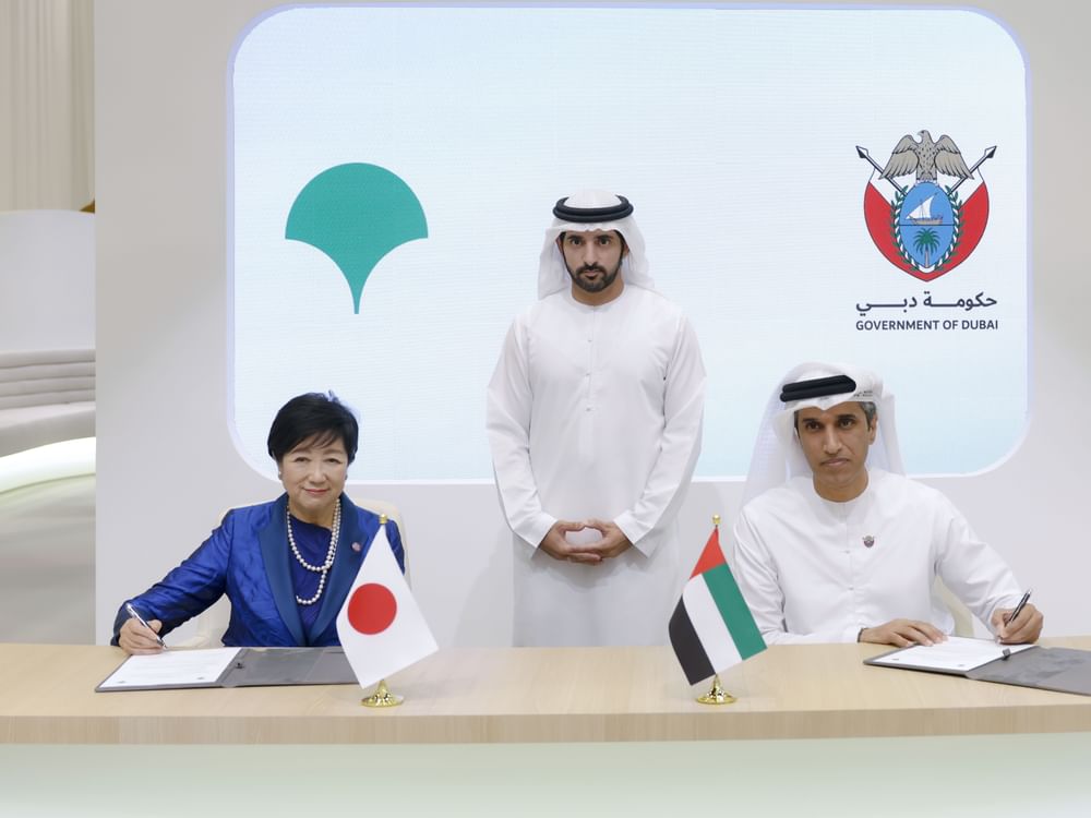 Hamdan bin Mohammed presencia la firma de memorandos durante la Cumbre de Ciudades de Asia-Pacífico