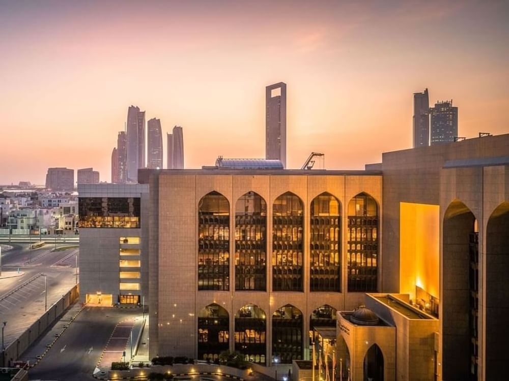 Economia dos Emirados Árabes Unidos mantém trajetória de crescimento no início de 2026, com desempenho robusto