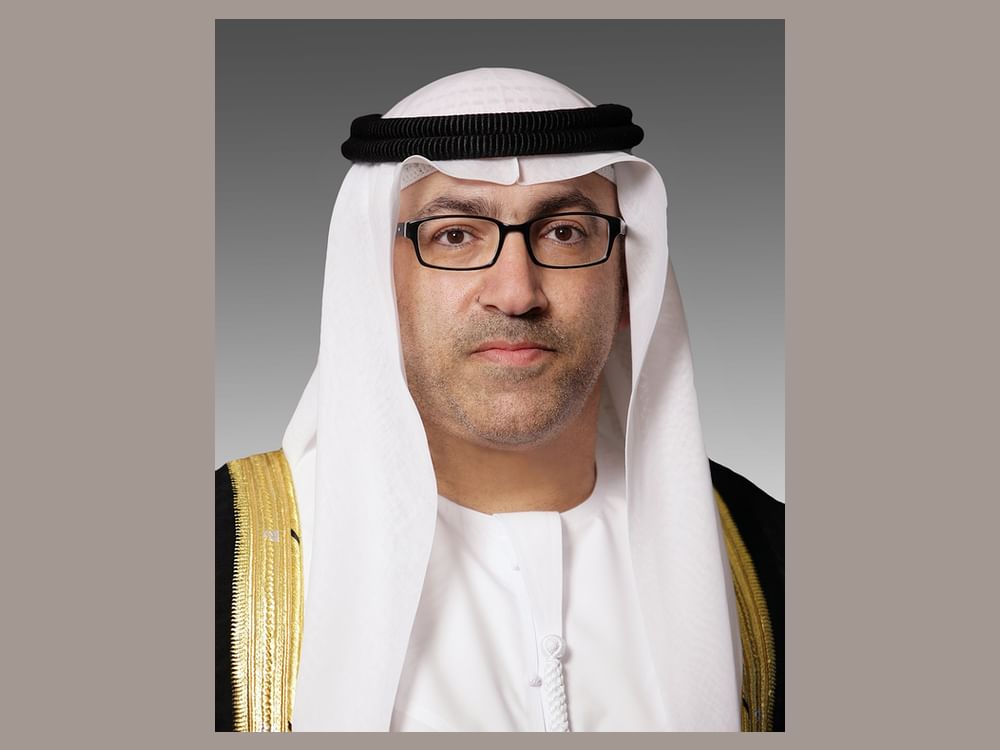 Al Owais commends spirit of responsibility, dedication of Emirati Doctors