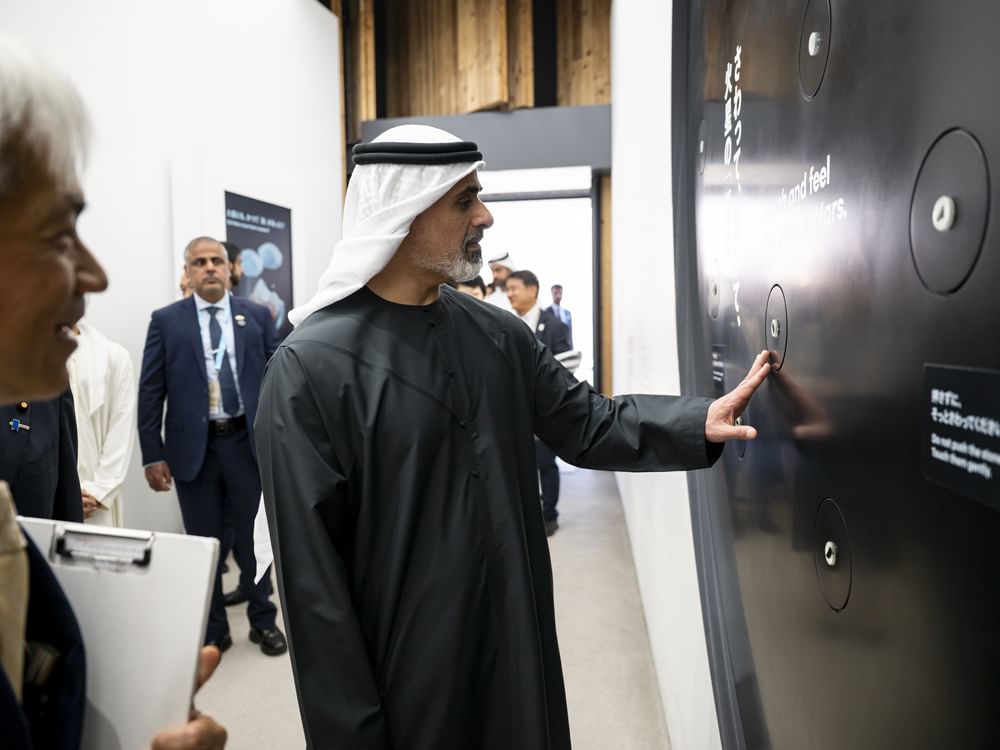 El príncipe heredero de Abu Dabi visita el pabellón de Japón en la Expo 2025 de Osaka