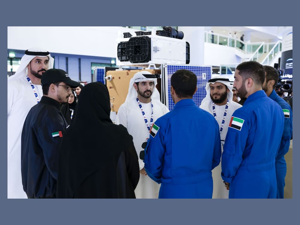 Hamdan bin Mohammed visits UAE Space Agency’s booth at Dubai Airshow 2025