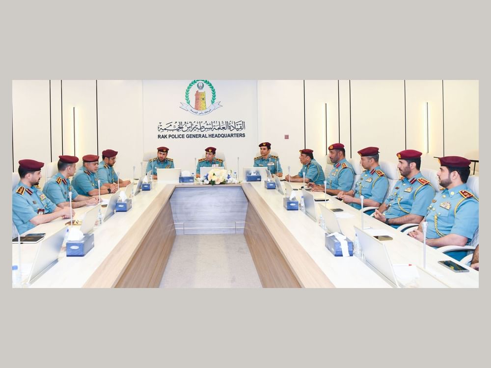اجتماع تنسيقي بين شرطة رأس الخيمة والقضاء الشرطي بوزارة الداخلية