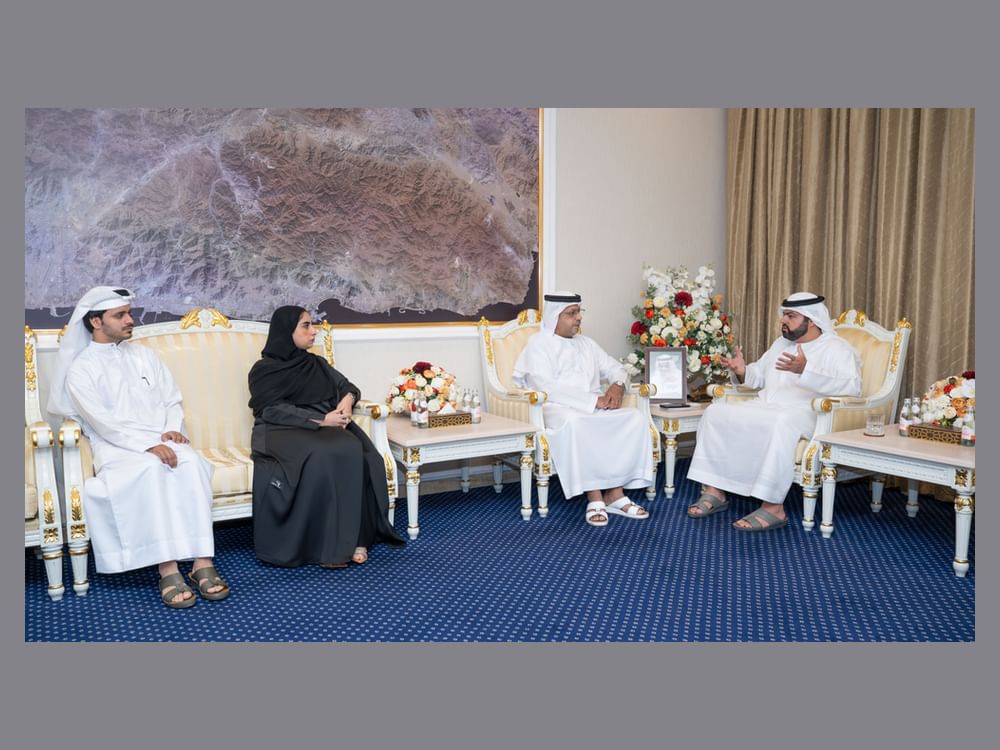 محمد الشرقي يلتقي مجلس إدارة "الفجيرة الاجتماعية الثقافية" ويطلع على مبادراتها