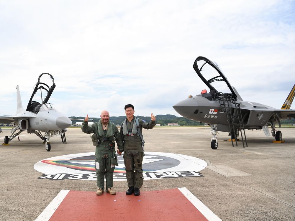 Subsecretário do Ministério da Defesa visita base aérea de Sacheon, na Coreia