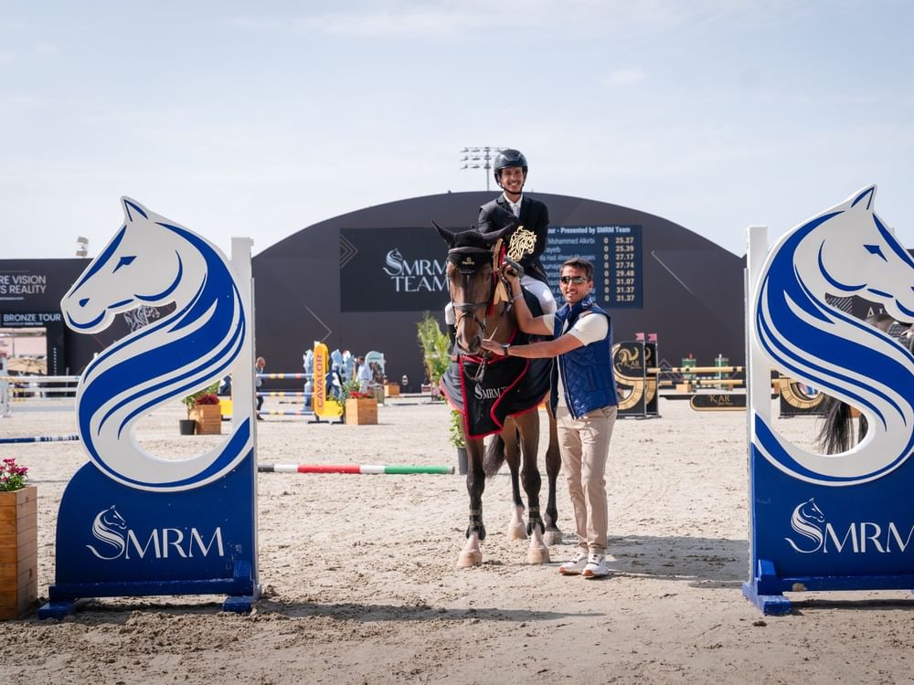 الفارس الكربي يسجل الفوز الأول بمنافسات " النجمتين" بدولية الشراع لقفز الحواجز