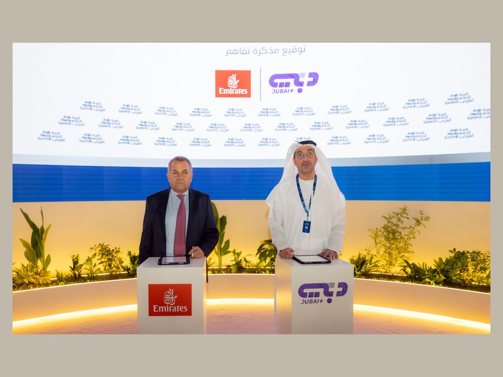 شراكة إستراتيجية  بين "دبي للإعلام" و"طيران الإمارات" تعزز حضور القصص الإماراتية عالمياً