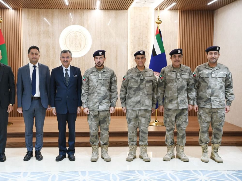 قائد عام شرطة أبوظبي يلتقي سفير الهند