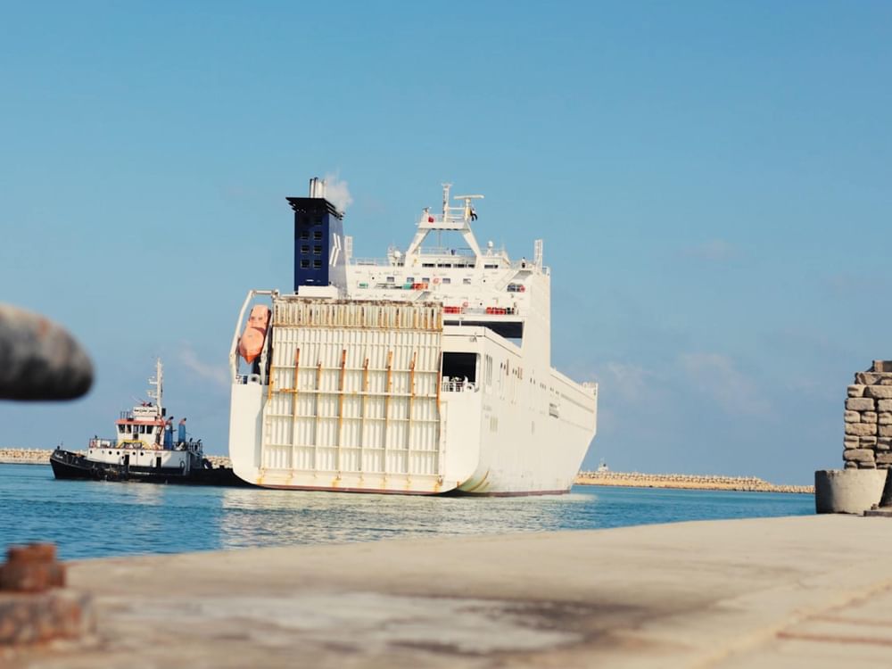 El buque humanitario Hamdan llega a Al Arish en el marco de la ‘Operación Chivalrous Knight 3’
